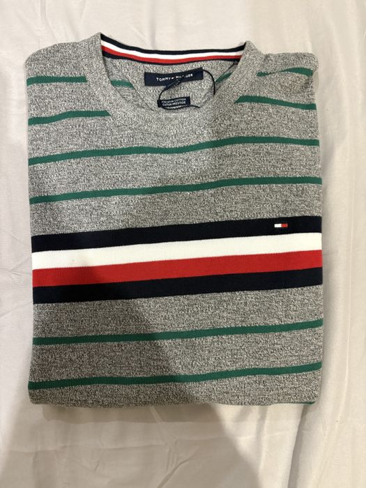 Blusa manga cumprida TOMMY cada uma 45€