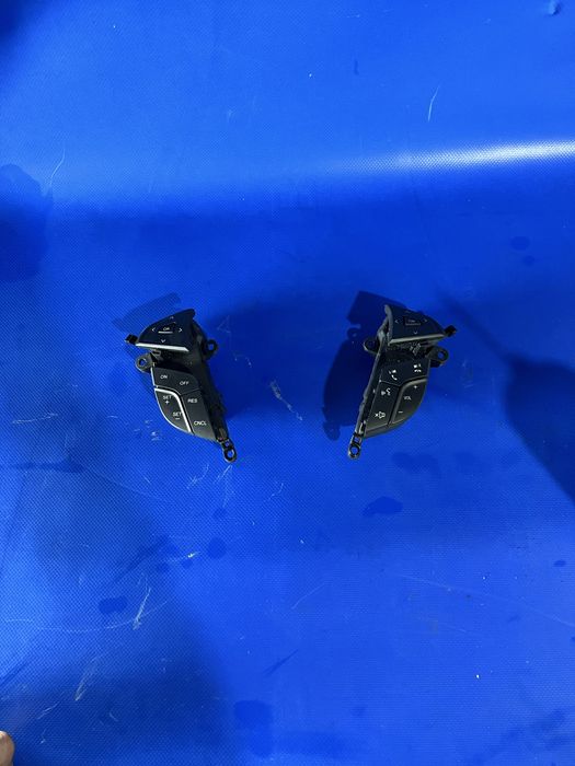 Кнопки керування на кермі   Ford Edge 2015–2018