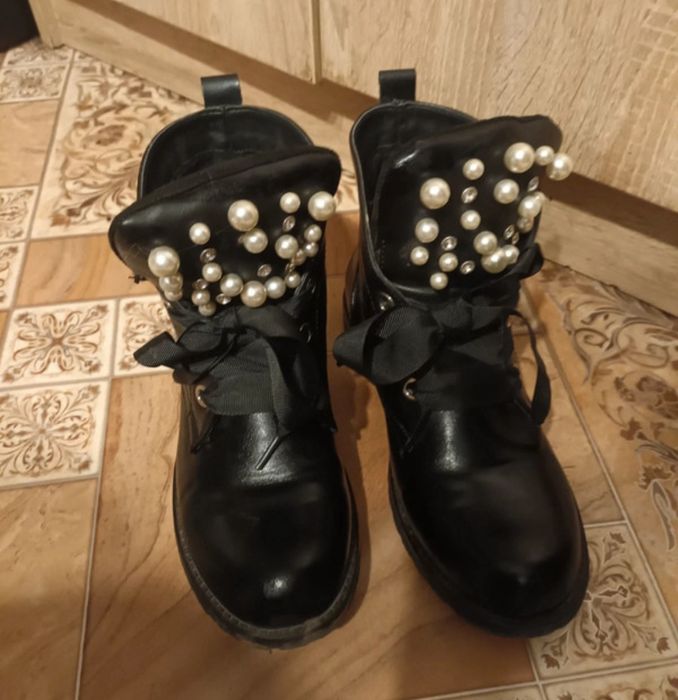 Czarne botki z cekinami 36