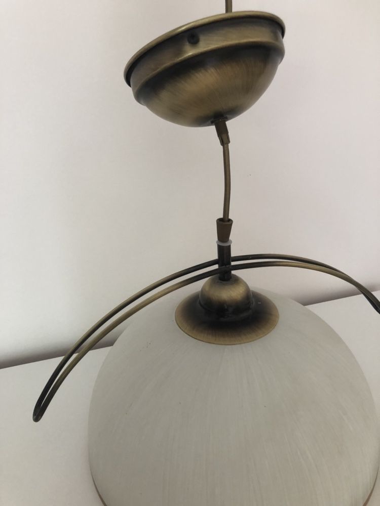 Piękna lampa wisząca stare złoto matowe szkło reg. długość śr. 30cm