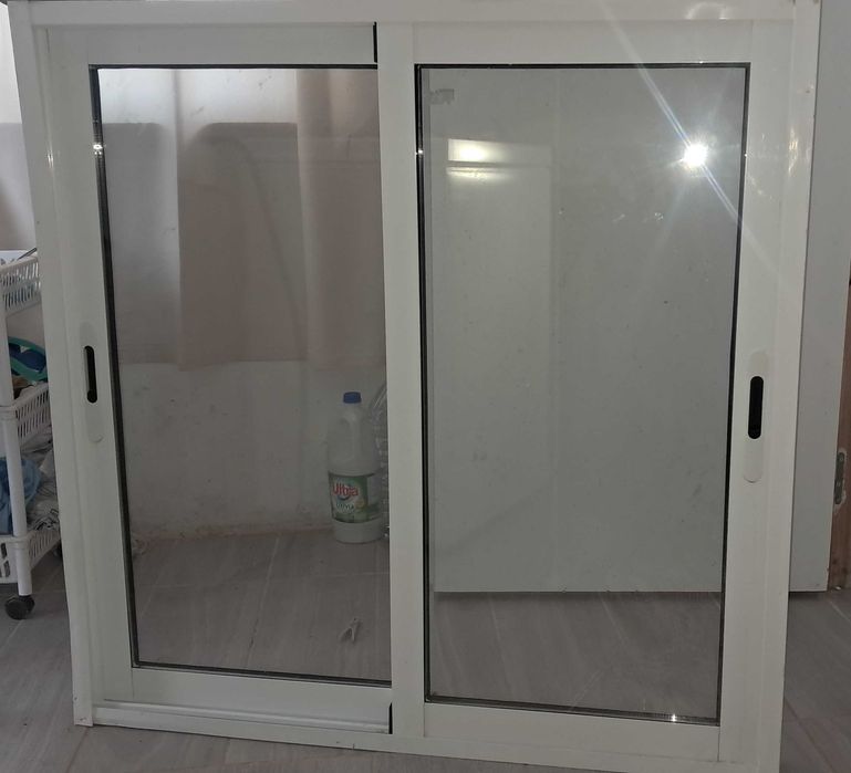 Janela de correr com vidro duplo