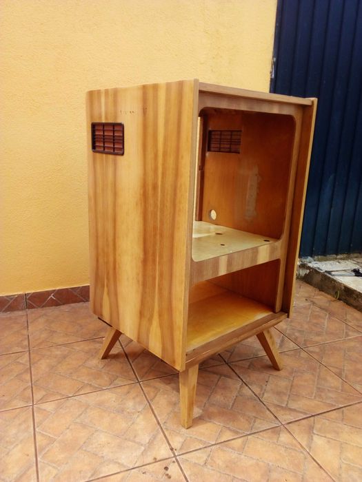 Movel de antiga televisão anos 60