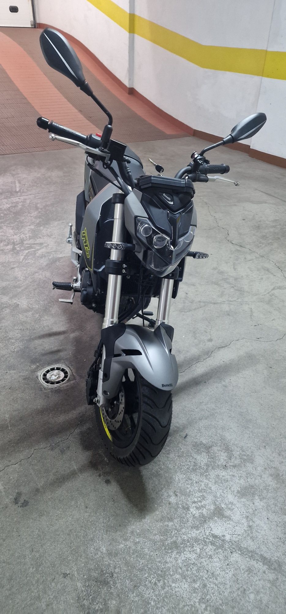Mota Benelli tnt 125