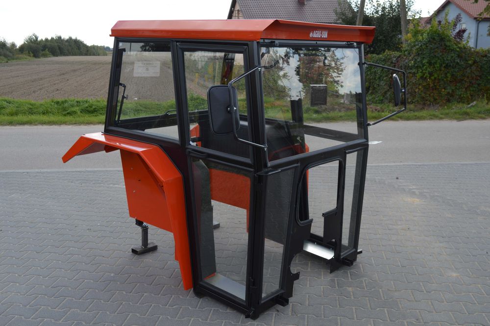 Kabina ciągnikowa do C330 wyposażona solidna OD RĘKI