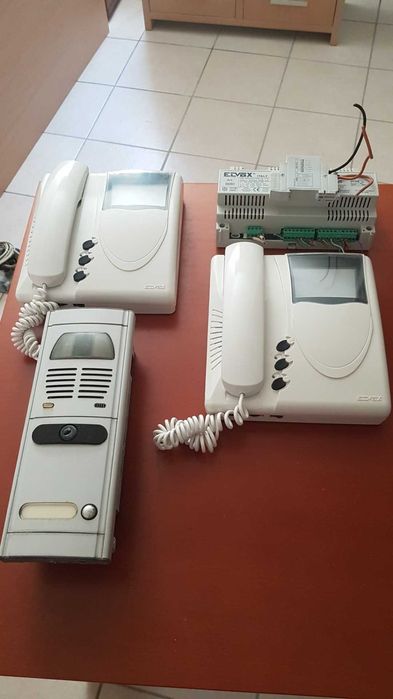 videoporteiro completo com 2 monitores