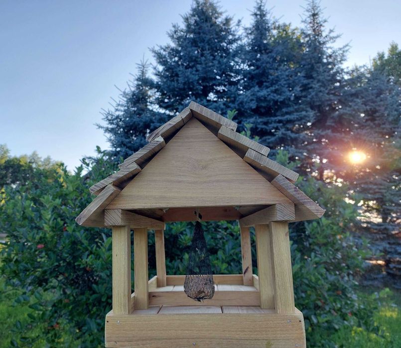 Drewniany akacjowy karmnik dla ptaków