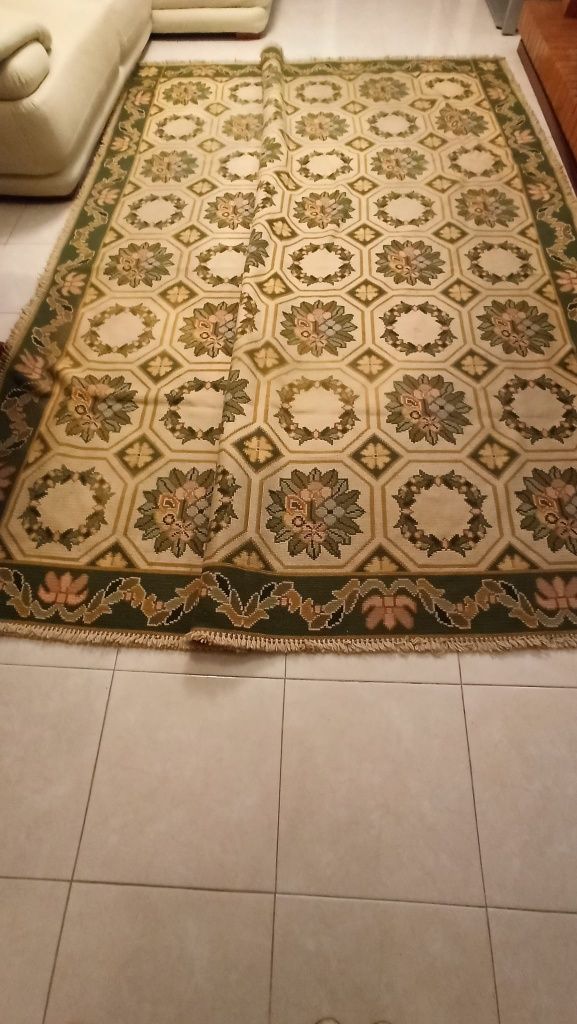 Tapete de Arraiolos 3,37*2,52m em muito bom estado