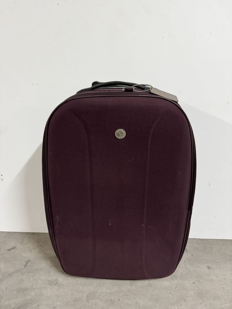 Mala de Viagem Vinho – Compacta e Elegante
