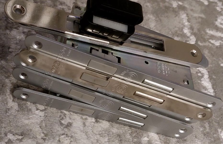 Магнітні замки AGB для міжкімнатних дверей