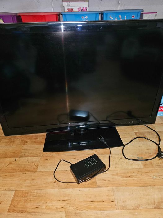 Telewizor LG 42 cale + dekoder