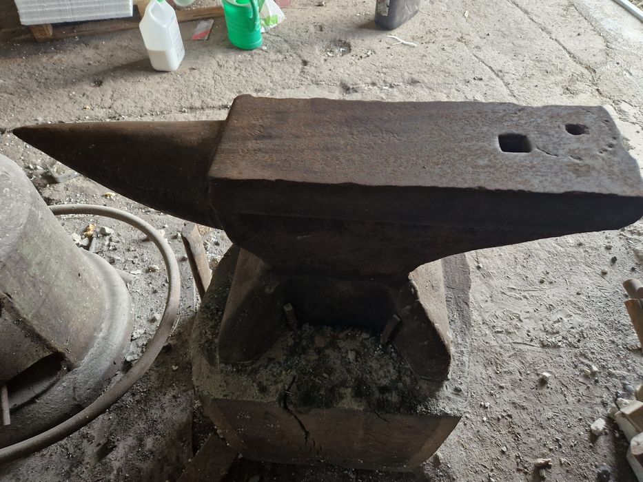 Kowadło kowalskie 250kg