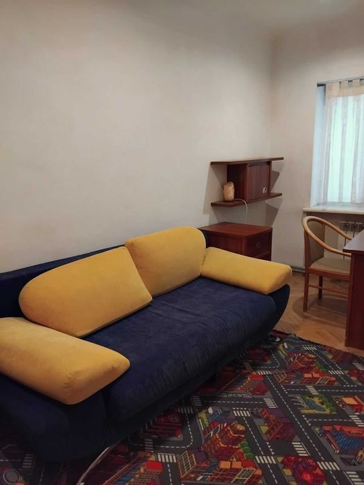 Оренда в центрі 2-х  квартири з студією-кухнею