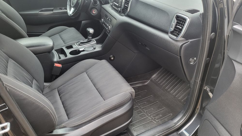 Продам офіційний KIA SPORTAGE