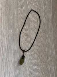 Naszyjnik z zielonym kamieniem