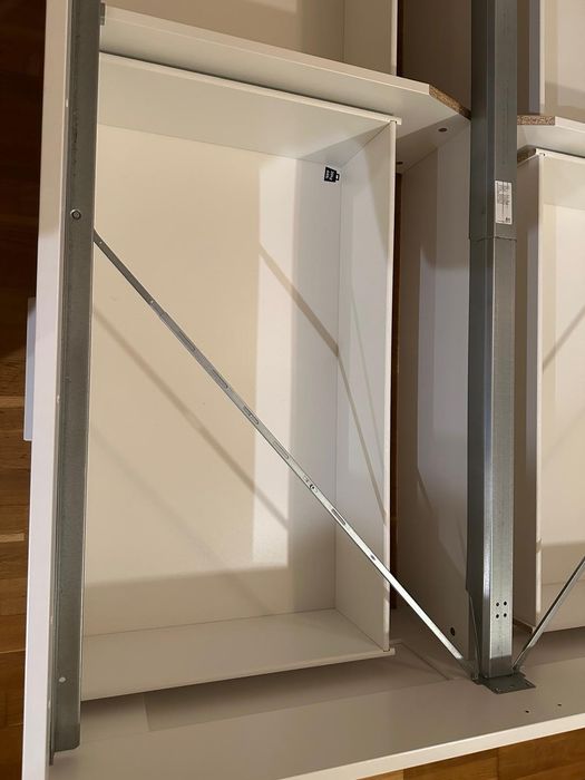 Cama com arrumação Brimnes