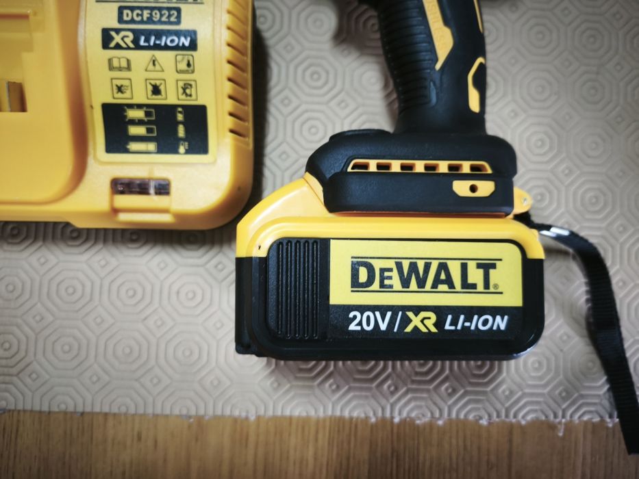 Chave de impacto caixa/bits + bateria + carregador