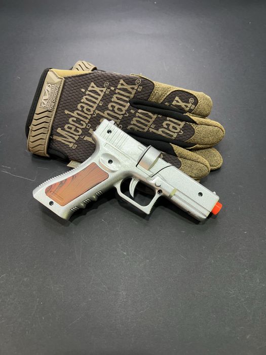 Металевий Глок на пістонах