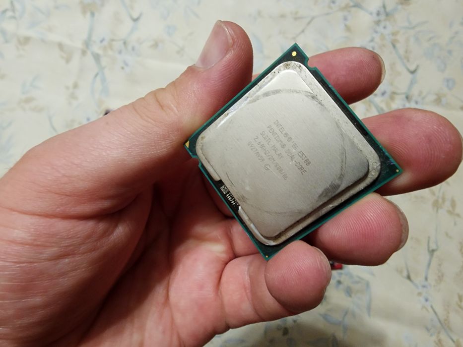 Intel Pentium Dual-Core E5300.Б/у. В подарок материнка.