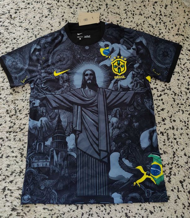 Koszulka Nike reprezentacji Brazylii z motywem Jezusa. Rozmiar L