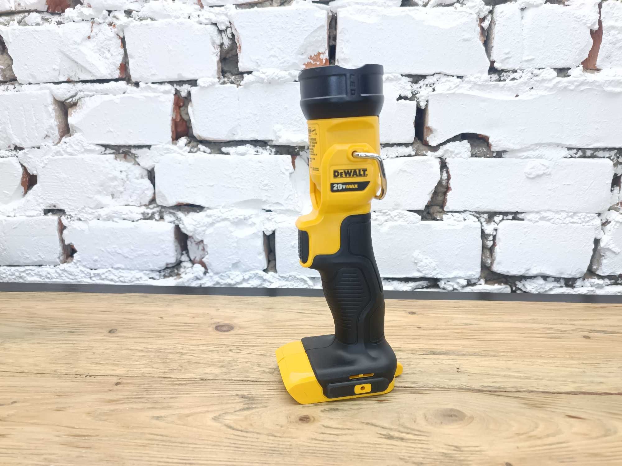 Світлодіодний ліхтарик LED DeWalt 20v DCL040 з США Оригінал