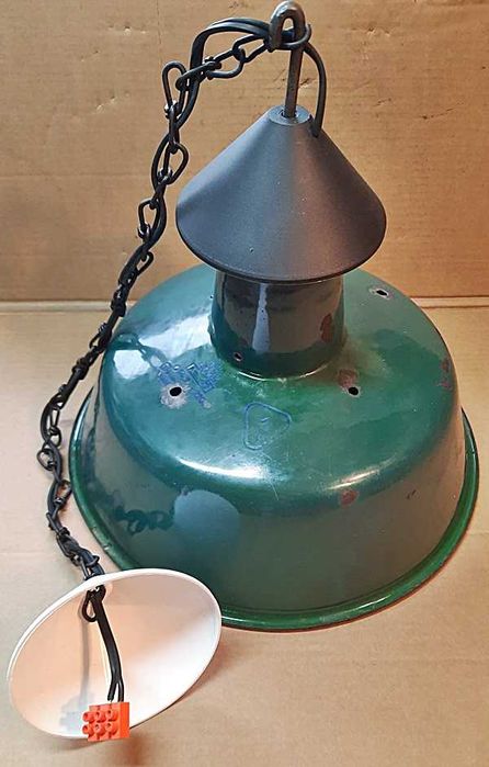 Lampa industrialna wisząca nr. 1 emaliowany klosz  E 27  z PRL