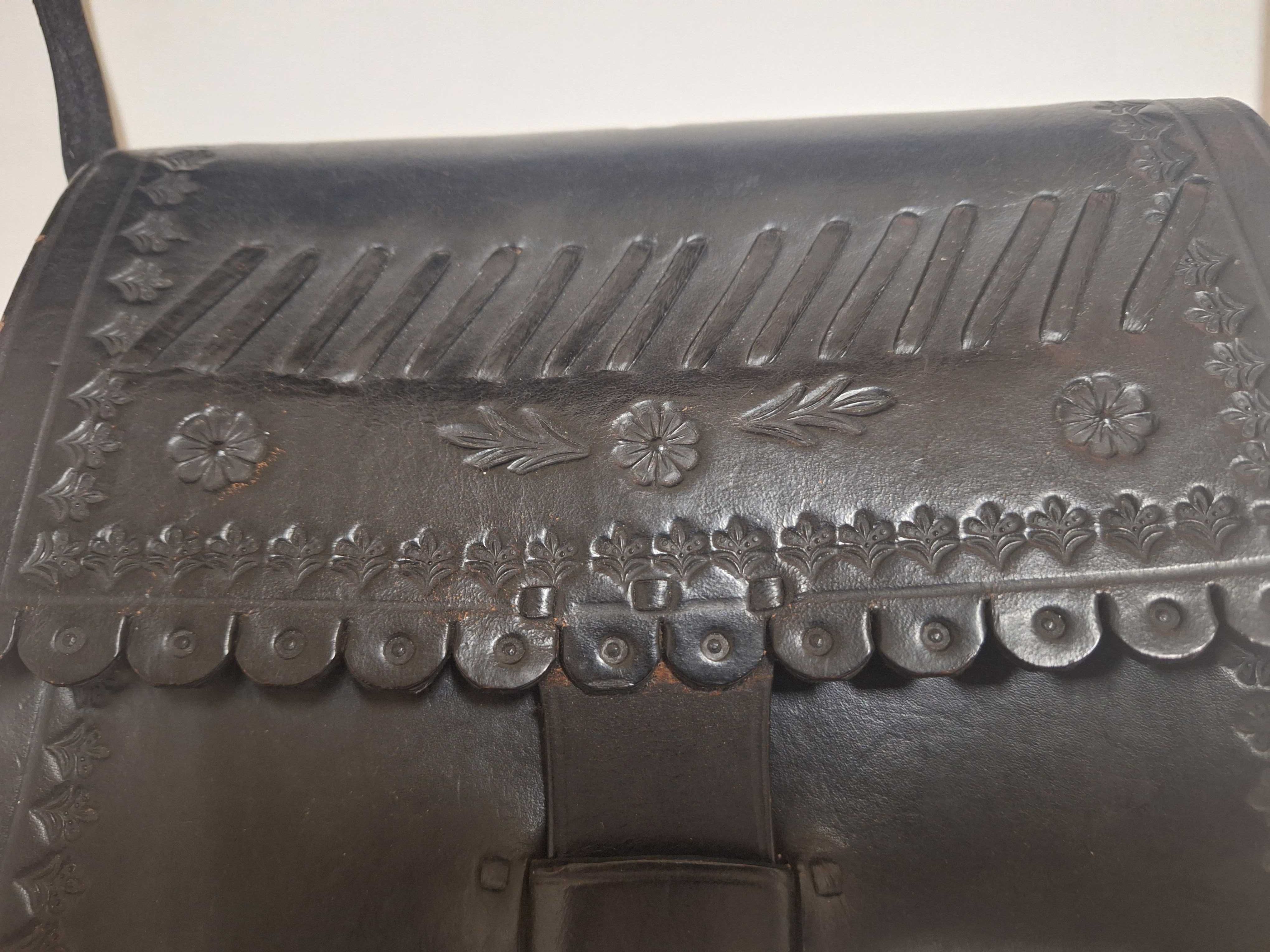 Mala Vintage Feita á Mão em Couro
