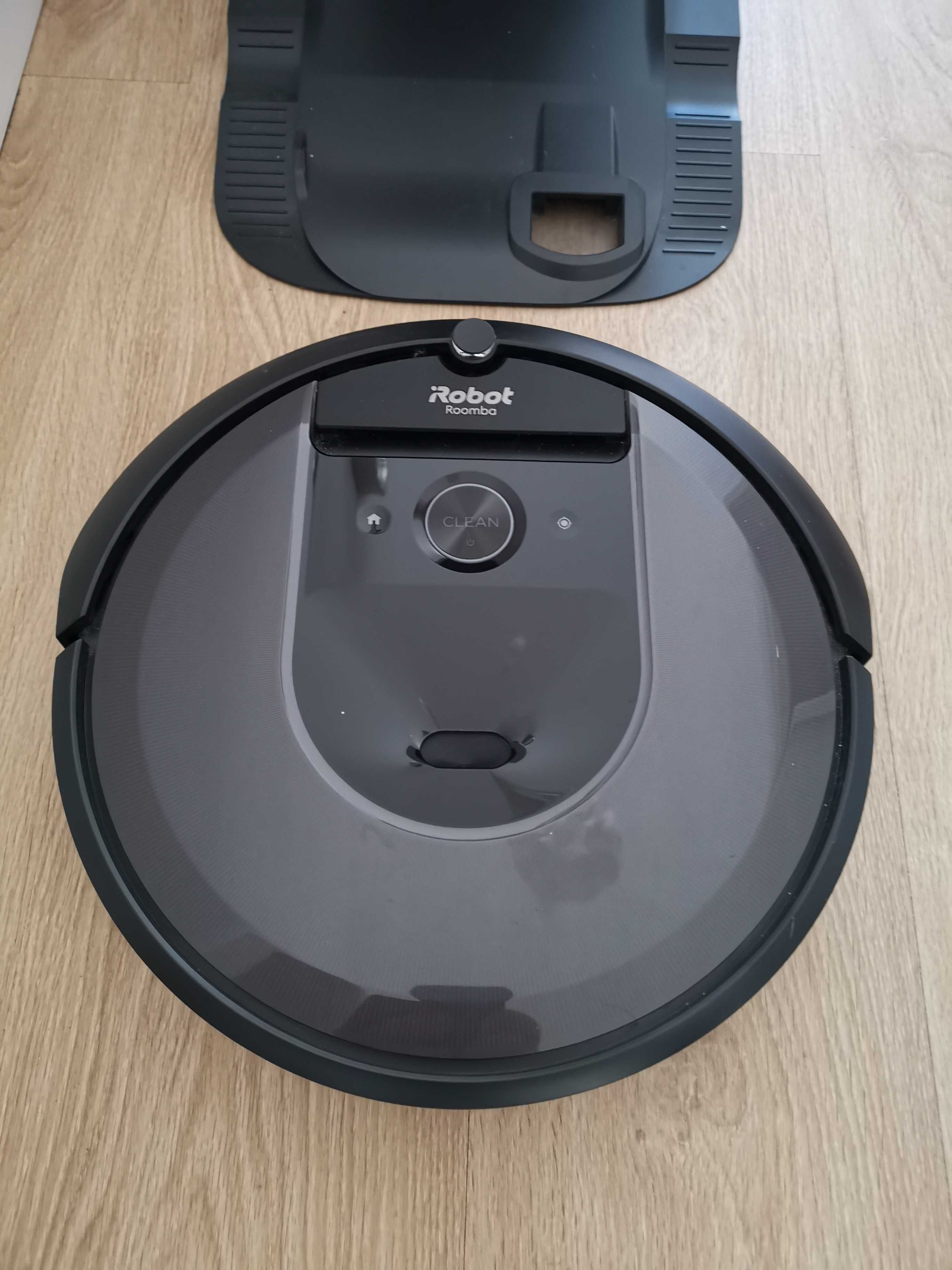 Aspirador robô (IRobot - Romba I7 +)