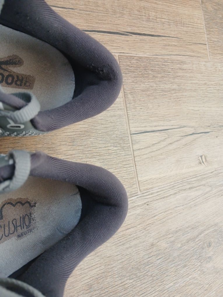 Кросівки Brooks р 43 на 42 ( 28,5 см) ц 1250 гр оргінал, нюанс