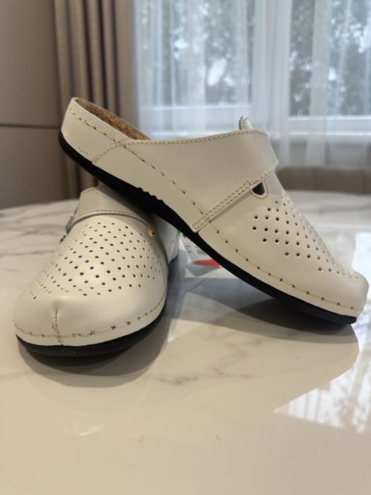 Шкіряні тапки Інблу.