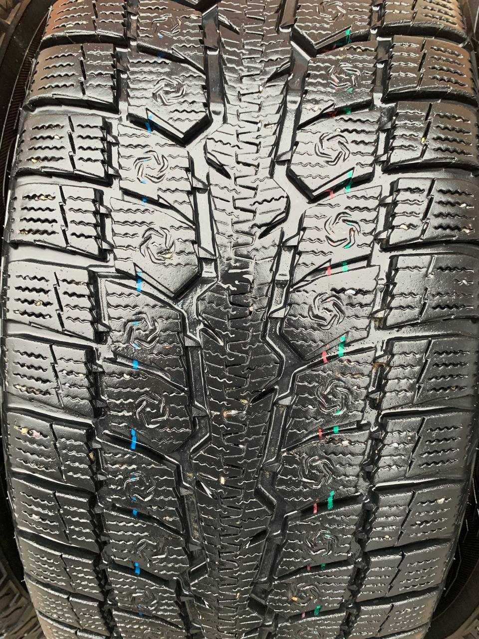 Резина зимова TOYO R18 255/55 майже нова!