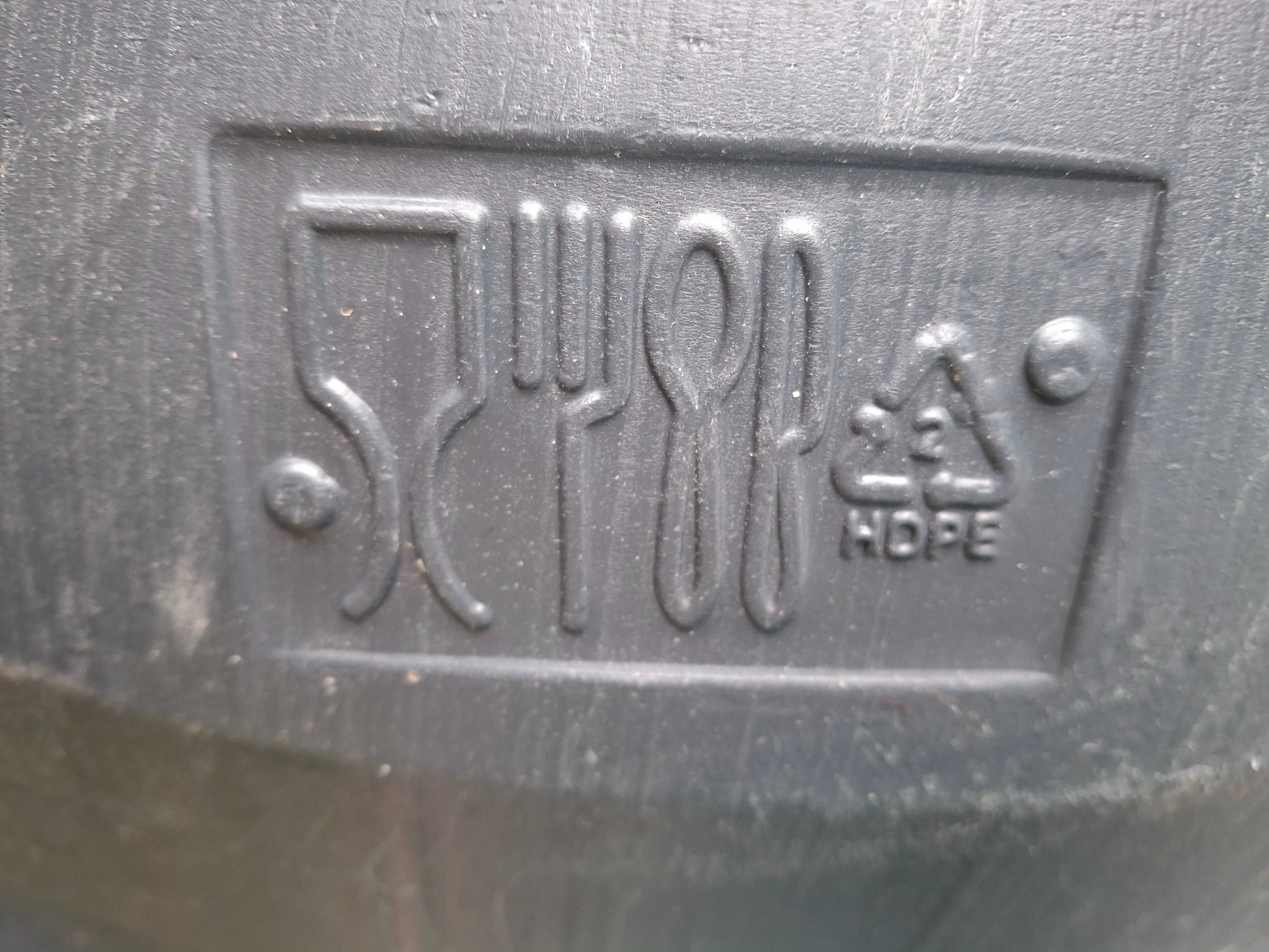 Mauzer 1000l mauser na drewnianej metalowej plastikowej palecie