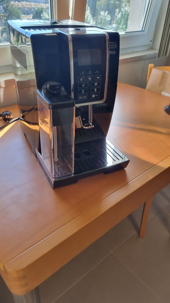 Máquina de Café Premium DELONGHI Dinamica ECAM350.55.B