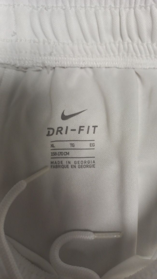 Продам форму Nike