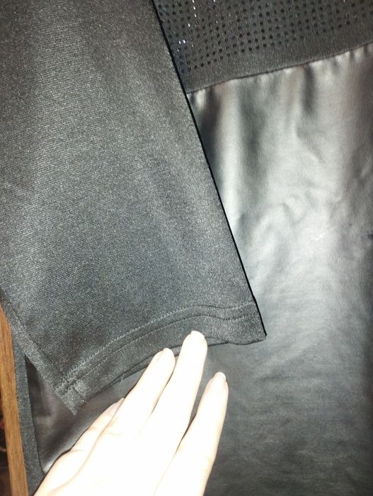 Стильна туніка з екошкіри