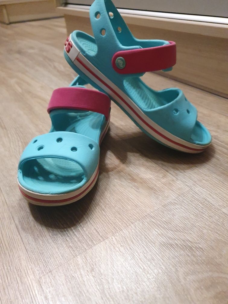 Дитячі босоніжки Crocs j1