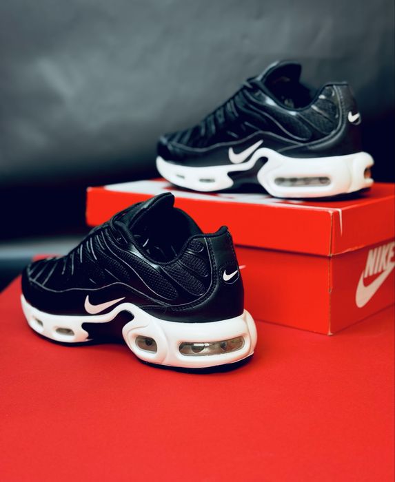 Кроссовкр мужские Nike черно белые / Найк кросовки мужские Тн Nike Tn