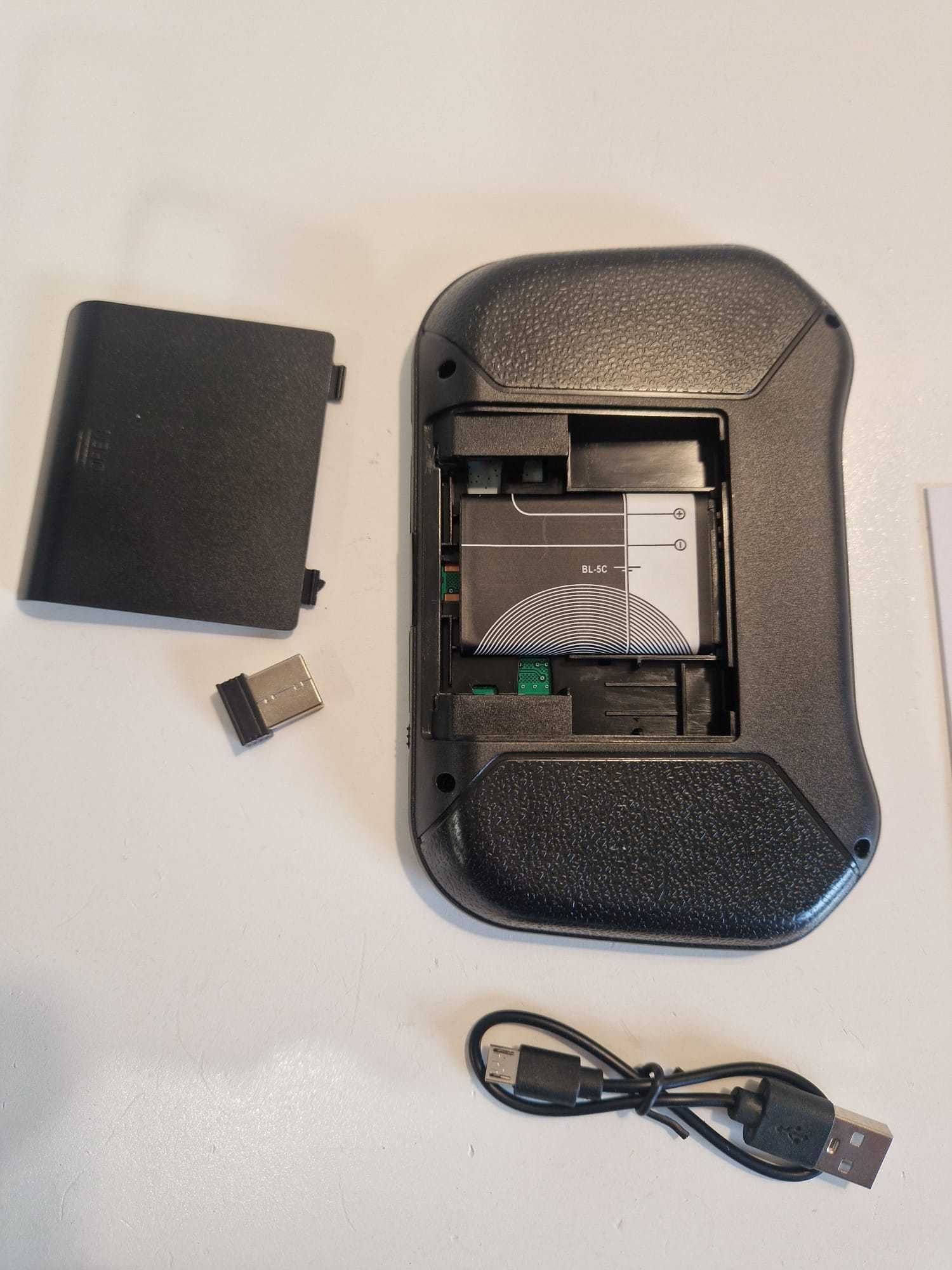 Bezprzewodowa mini klawiatura Bluetooth 2.4G - podświetlana