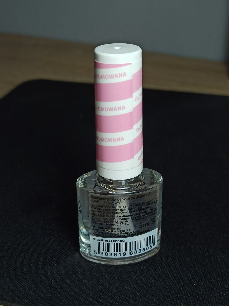 Perfumowana oliwka do skórek i paznokci NIUQI o zapachu kwiatowym