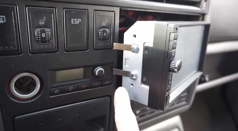 Универсальная 7018b 2din магнитола сенсорное управление з рамкой