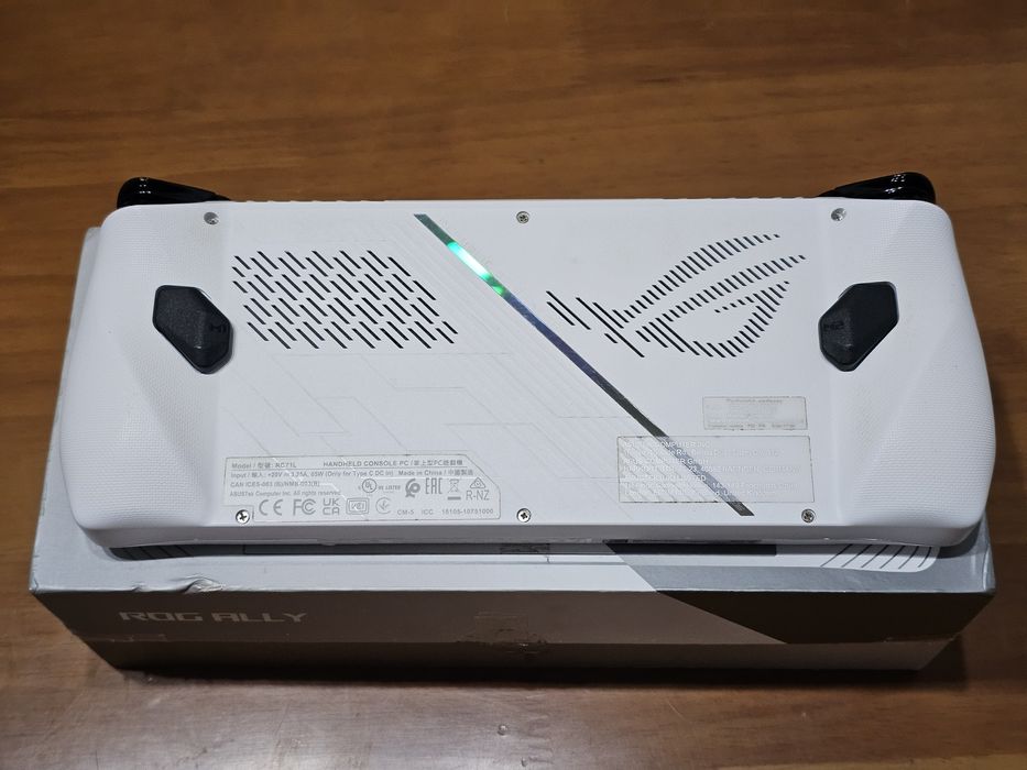 Consola ASUS ROG Ally Z1 Extreme 120hz (Garantia 2 anos)