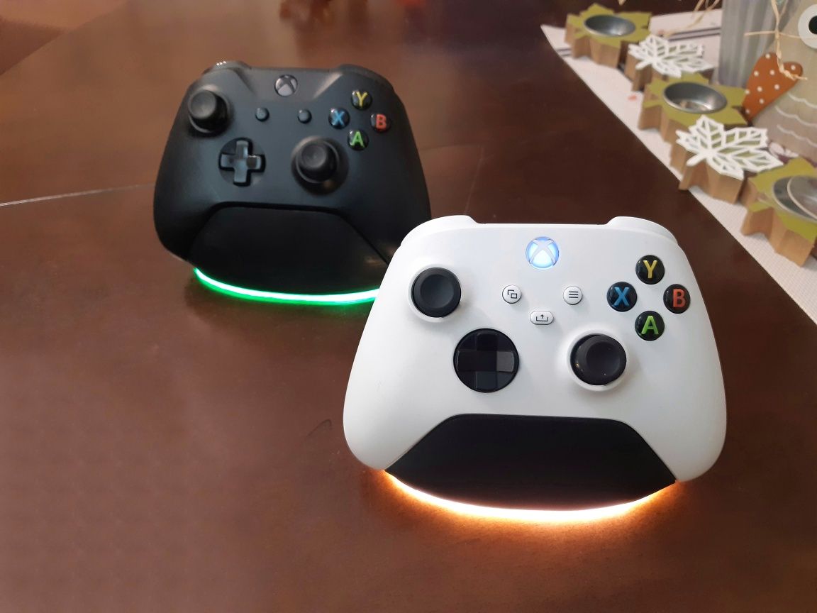 Stand pada Xbox series one świecący