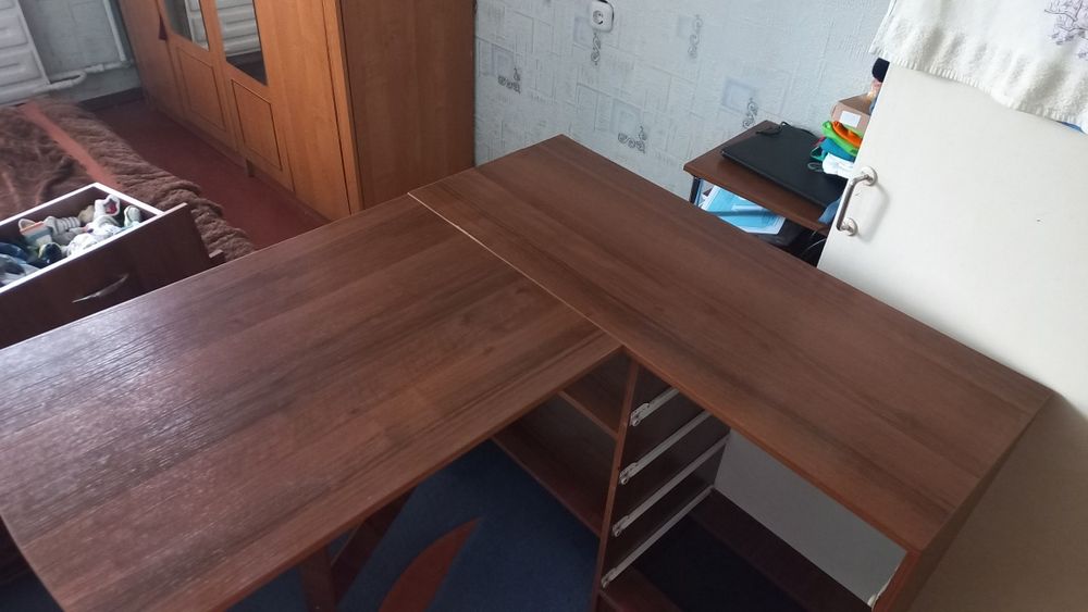 Стіл трансформер. Кутовий комп'ютерний, або пеленатор дитячий