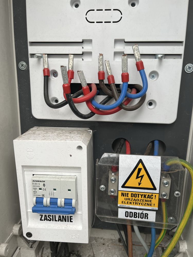 Skrzynka elektryczna budowlana, słup