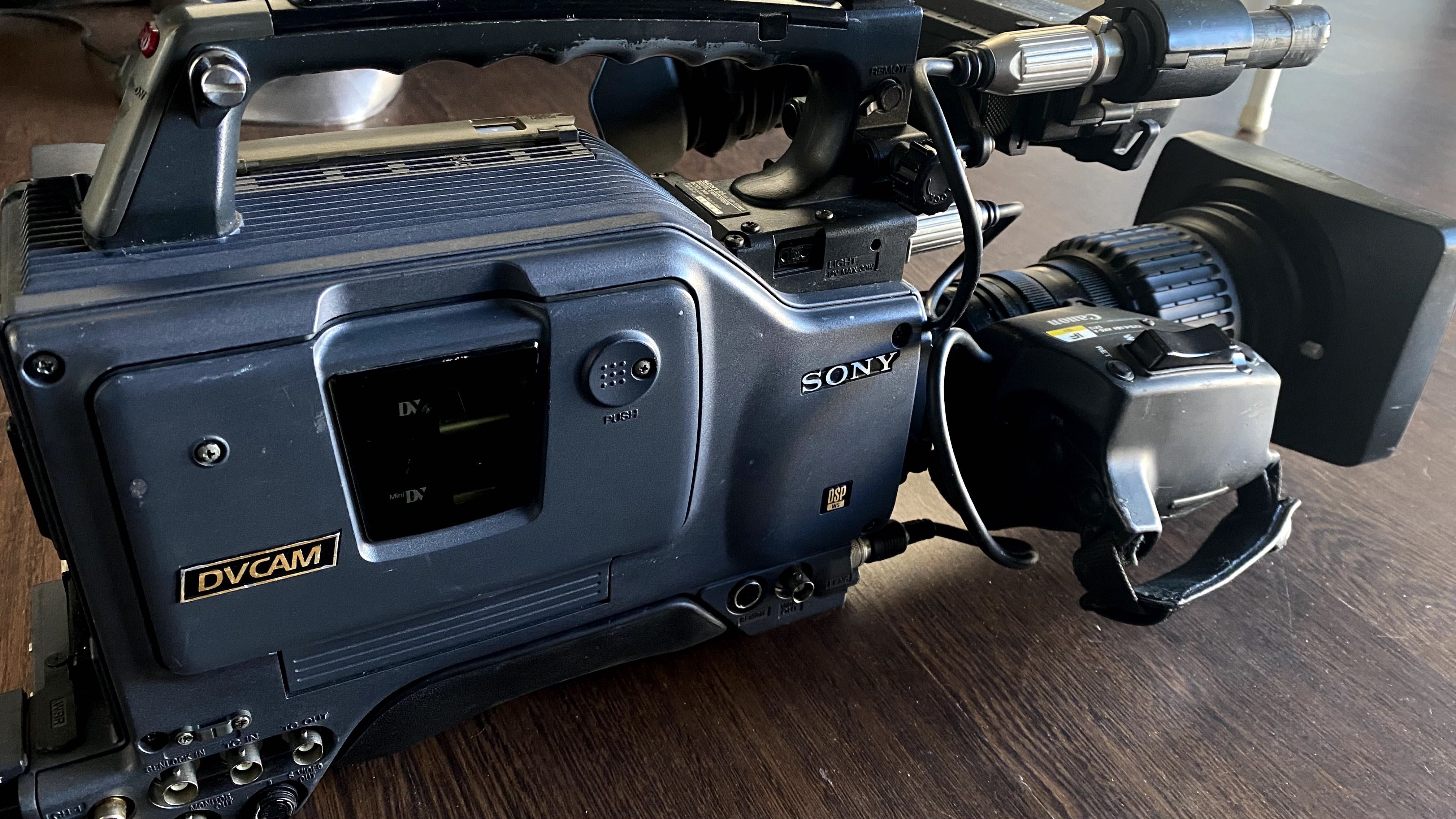 camera Sony 3 CCD DV cam DSR-570WSP + Objetiva YJ12x6.5B4