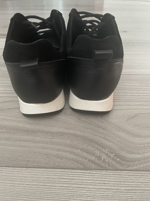 Buty wiązane ze skóry Arturo Vicci.