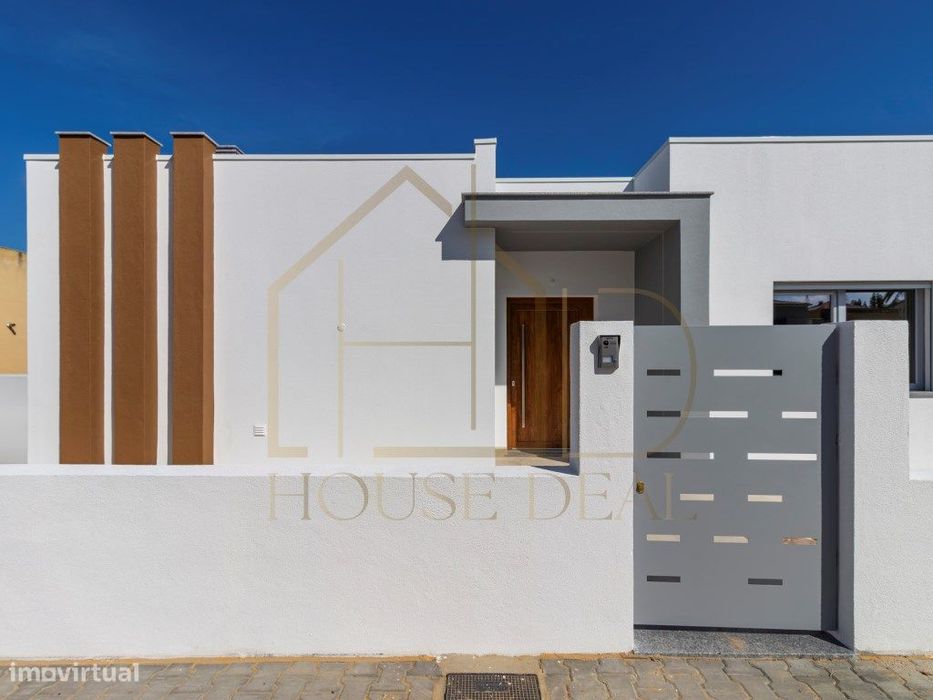 DESLUMBRANTE Moradia T4 com Piscina. Seixal