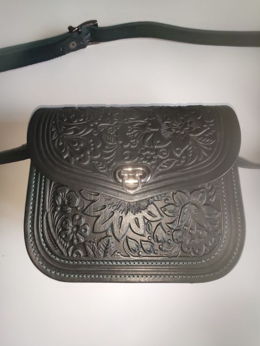 Кажаная сумочка с тиснением
