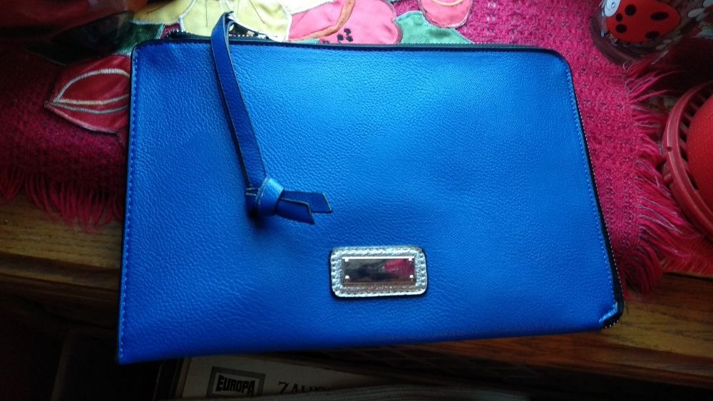 сумка дамская синий электрик типа клатч как новый фирменная на ручке