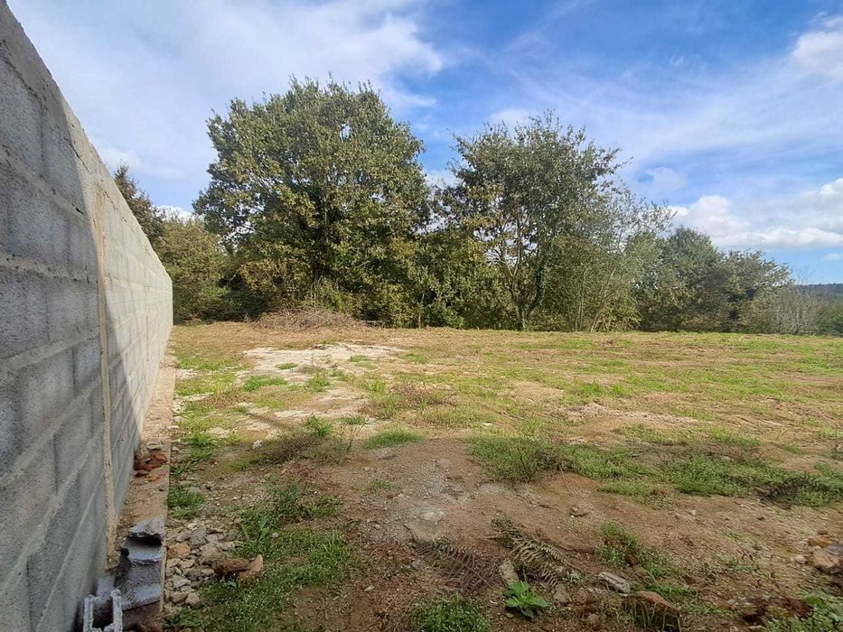 terreno urbano vedado e semi murado