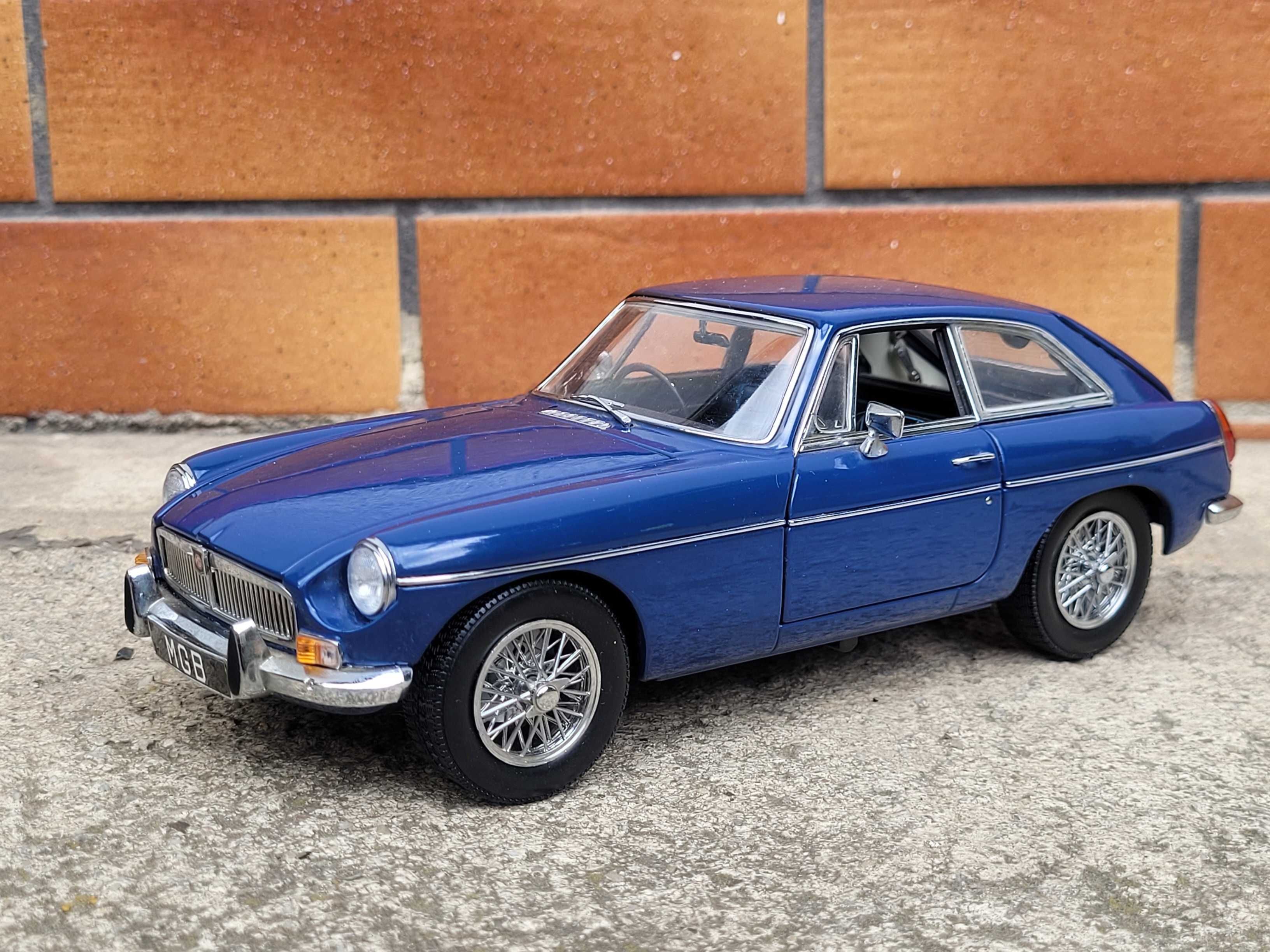 Kolekcja modeli 1:18 MG MGB GT Revell Unikat